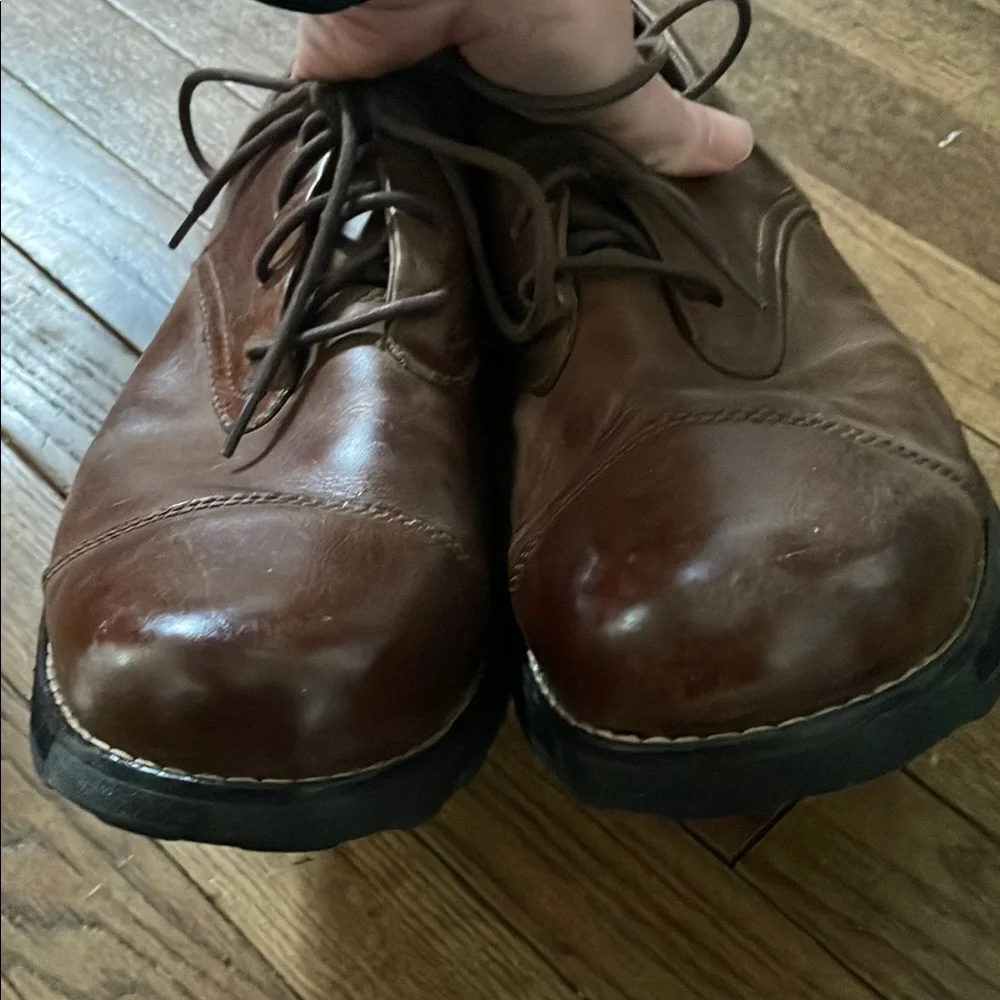 Keen Brown Oxford Shoes with Polished Finish and Lace-Up Design
